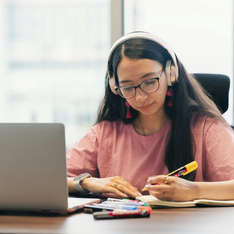 Student learning online with a tutor